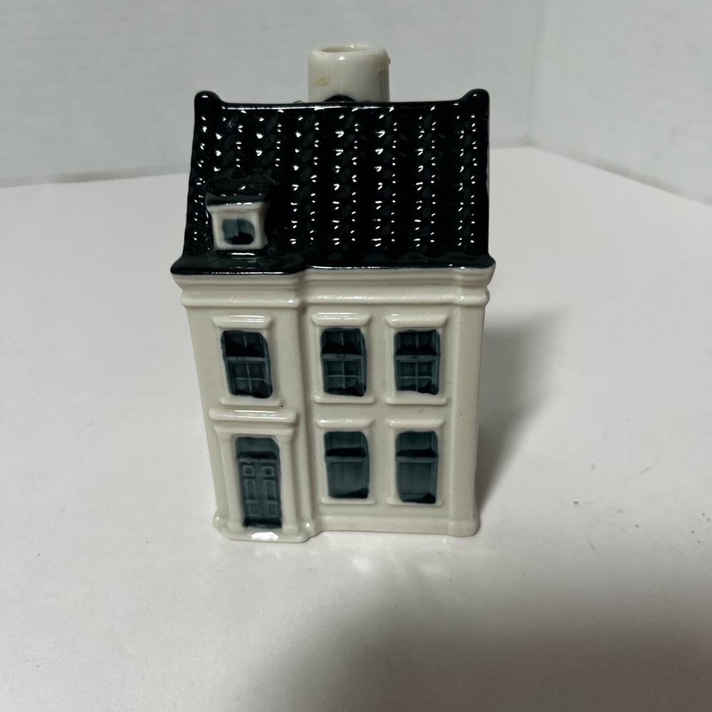 Delft Blue miniature house